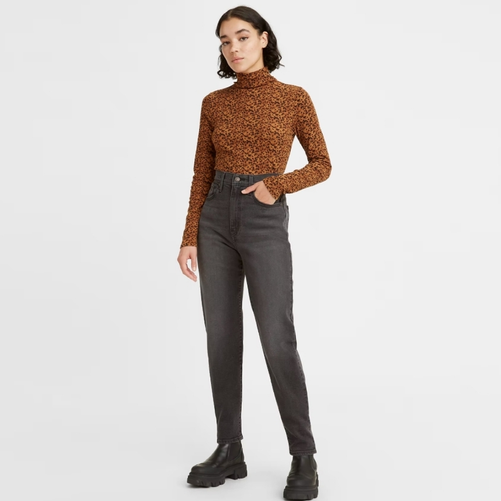 Levi's Silver Tab High Waisted Mom Jeans in Charcoal Black